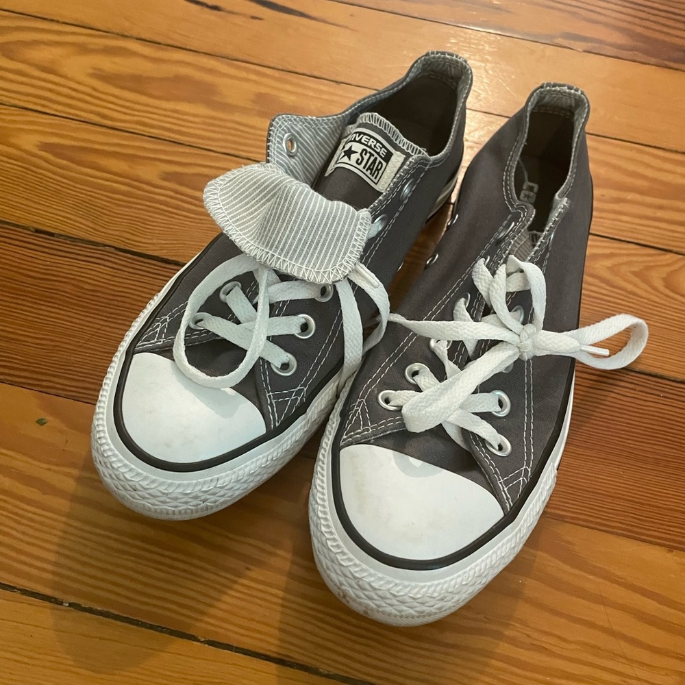 Women’s Converse double striped tongue